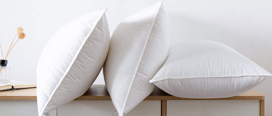 Tradtional hotel pillows